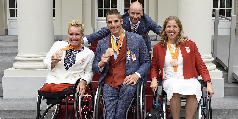 Huldigingen Paralympic TeamNL Tokyo 2020 op ambassade
