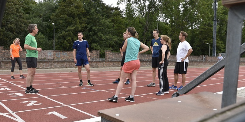 Sportwereld tegen corona: Haag Atletiek bedankt zorgmedewerkers met gratis hardloopclinics