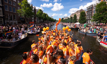 Gezamenlijke sport vaart mee met Canal Parade Amsterdam: Sport is van iedereen